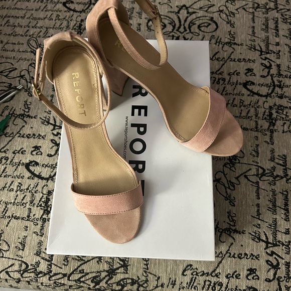 Report Block Heels - Picture 5 of 9
